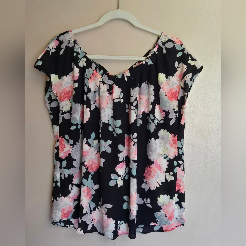 LC Lauren Conrad Black and Pink Floral Blouse Size XL